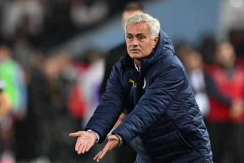 رسميًا.. الاتحاد التركي يعلن عقوبة مورينيو بعد تعديه على مدرب جالاتا سراي